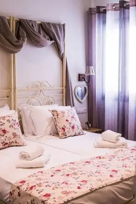 Naxos Petite Studios - Oda