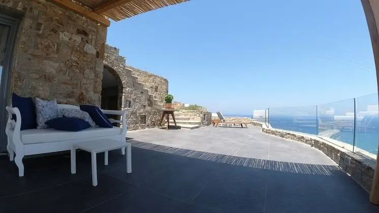 Naxos Rock Villas