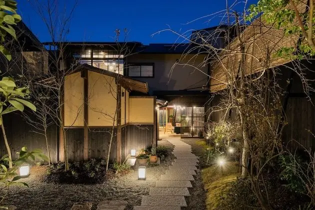 Nazuna Kyoto Gosho - 1