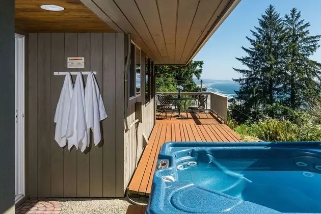 Neah-kah-nie Treasure by Avantstay Secluded in Lush Greenery w/ Ocean Views & Hot Tub - İç Mekan