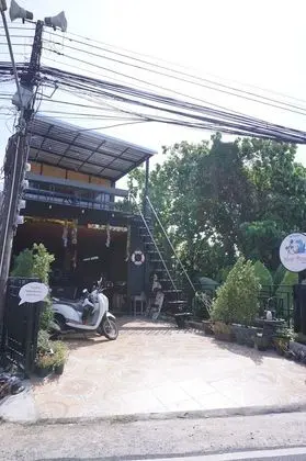 Near Beach Hostel - Adults Only