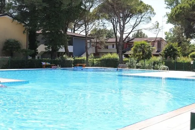 Resort Near Beach and Thermae - Pools and Big Gardens - Private Beach Place - Havuz