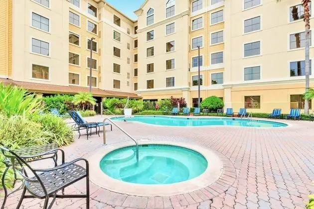 Near Disney - 1BR With Two Queen Beds - Pool and Hot Tub