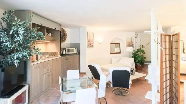 Near Ifo Roma Sweet Home Studio Apartment - İç Mekan