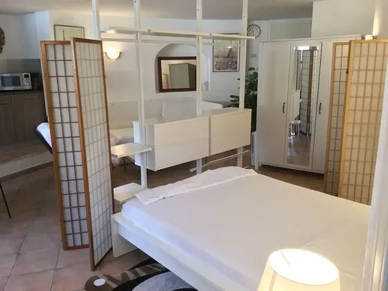 Near Ifo Roma Sweet Home Studio Apartment - Oda