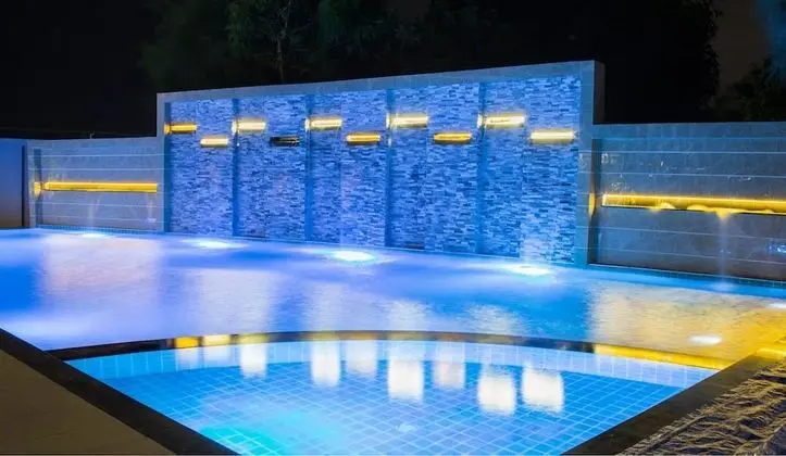 The Near Residence - Sriracha - Havuz