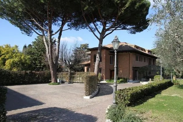 Near Rome Villa Pool Tennis Courts Perfect Family Reunion or Off-site Meeting