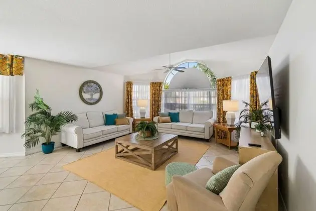 Near Theme Parks! 4 BR's, Sleeps 10! Gorgeous Home, Pool, Patio! - Öne Çıkan Resim