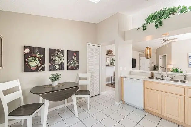 Near Theme Parks! In-Ground 3 BR Pool Home, Sleeps 7, Total Privacy! - Mutfak