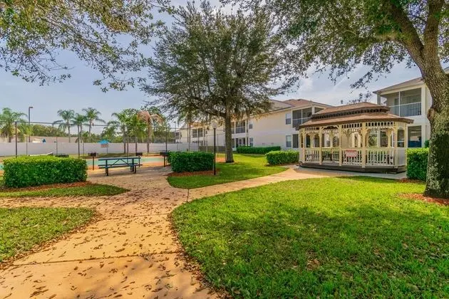 Near Theme Parks! Professional Design, Sleeps 7, Patio, Pool!