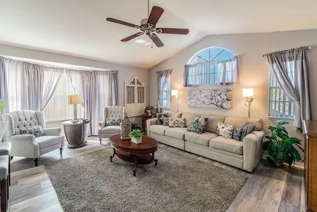 ​Near Theme Parks! Spectacular New 3 BR Home, Sleeps 7, Patio, Pool!