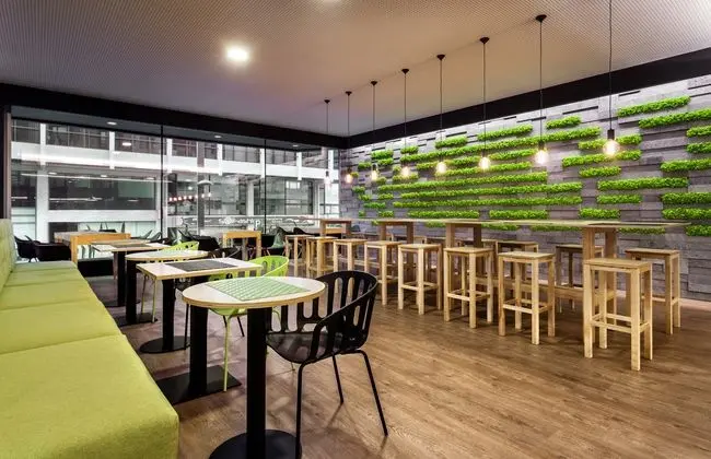 Neat Hotel Avenida - Bar