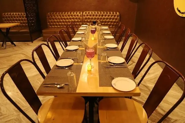 The Neeraj Ganga Indira Nikunj - Yerinde Yemek