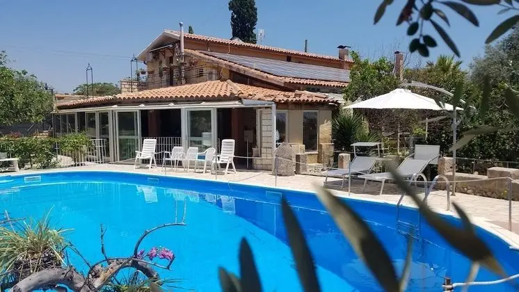 Neeton Noto Bed & Breakfast