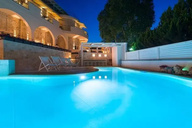 Neikos Mediterraneo Luxury Suites - Havuz