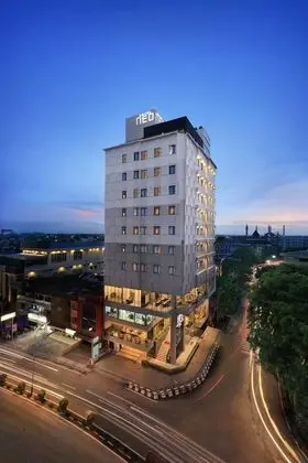 Hotel Neo Gajah Mada Pontianak by ASTON - Dış Mekan