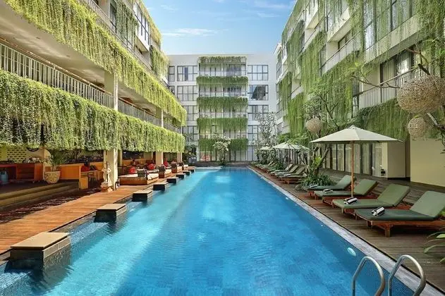 Hotel NEO+ Kuta, Legian by ASTON - CHSE Certified - Havuz