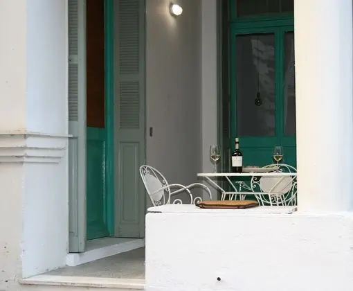 Neoclassical ART-House Bhive