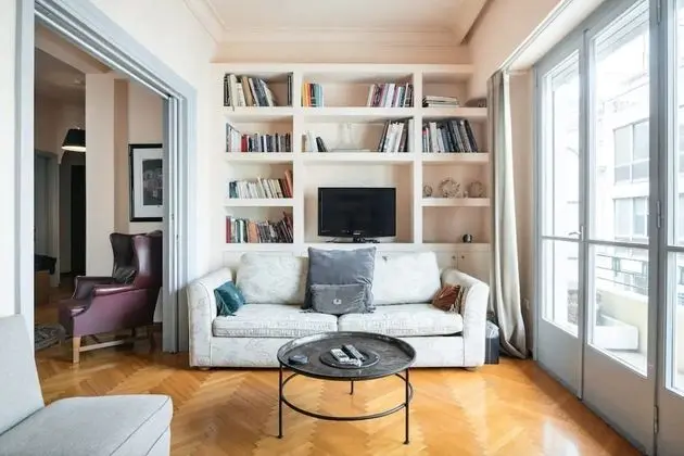 Neoclassical Athenian 2-bed Apt Balcony