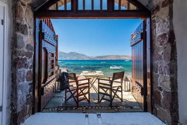 Neosikos AmazingBeach House Milos Island