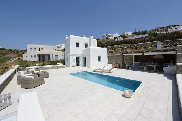 Nephiria's Villa Danelina next to Ornos&Psarou beach