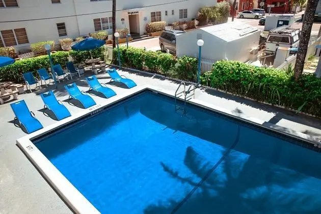 Neptune Oceanfront Rentals - Havuz