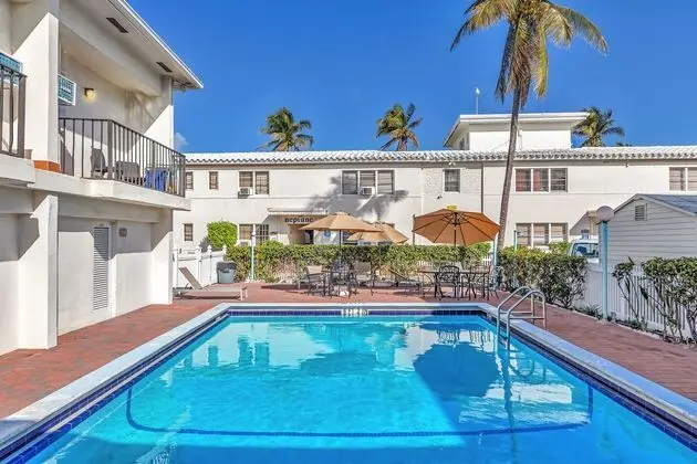Neptune Oceanfront Rentals - Havuz