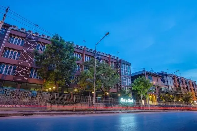 Nest n Rest Hotel