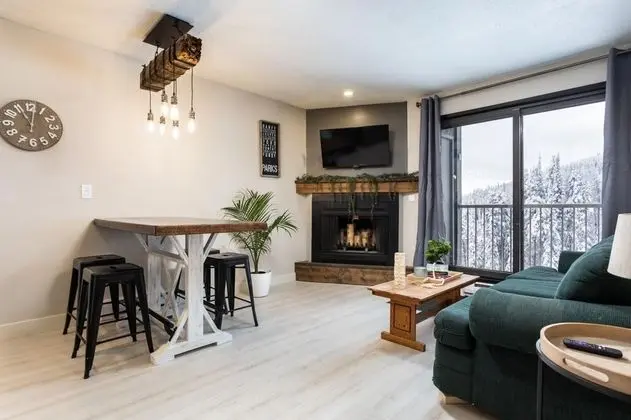 Nest on Perfection - Newly Renovated Ski In Ski Out Mountain View Condo - Öne Çıkan Resim