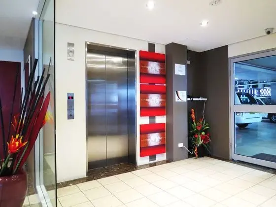 Nesuto Chippendale Apartment Hotel - Lobi