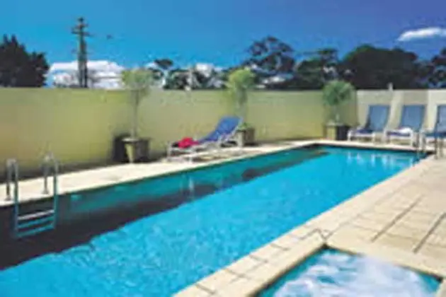 Nesuto Parramatta Apartment Hotel - Havuz