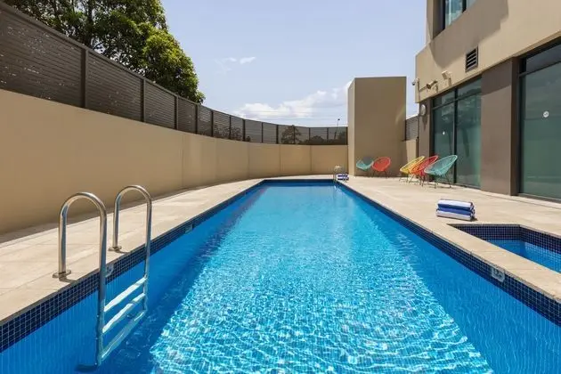 Nesuto Parramatta Apartment Hotel - Havuz