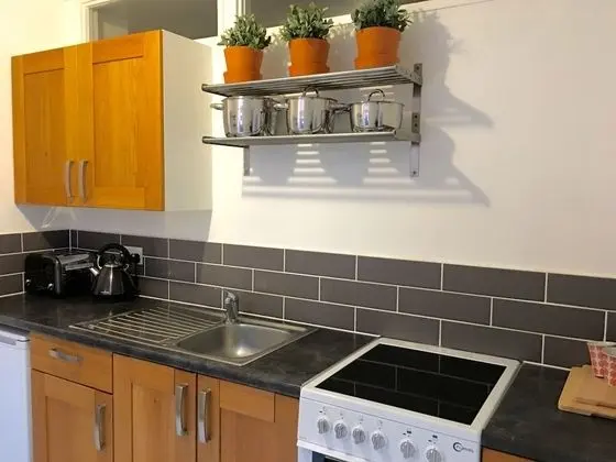 Netley Village Apartment - Mutfak