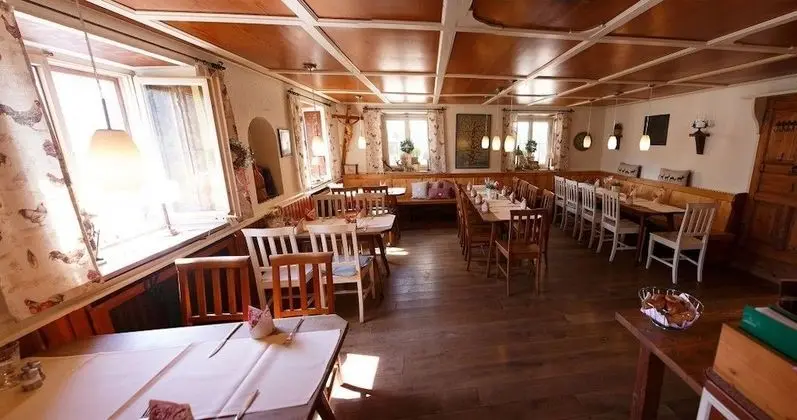 Neumaiers Hirsch Gasthof & Landhotel - Yerinde Yemek