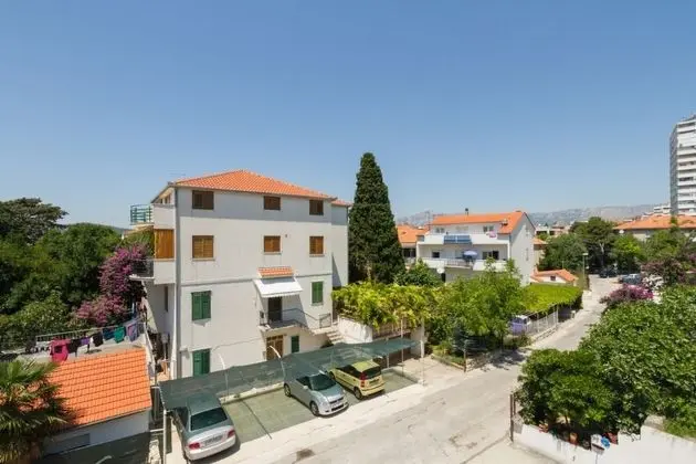 Neven - Comfortable & Great Location - A1