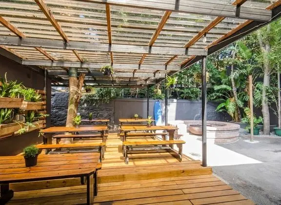 Never at Home Kloof Street - Yerinde Yemek