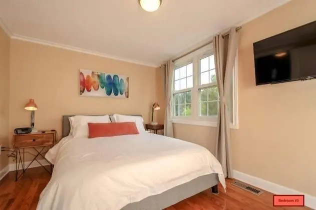 New! 3-story Townhome - Private & Sanitized, Self Checkin. Quiet and Safe Neighborhood. Discounted During Pandemic. Pet Friendly! Super-host Support