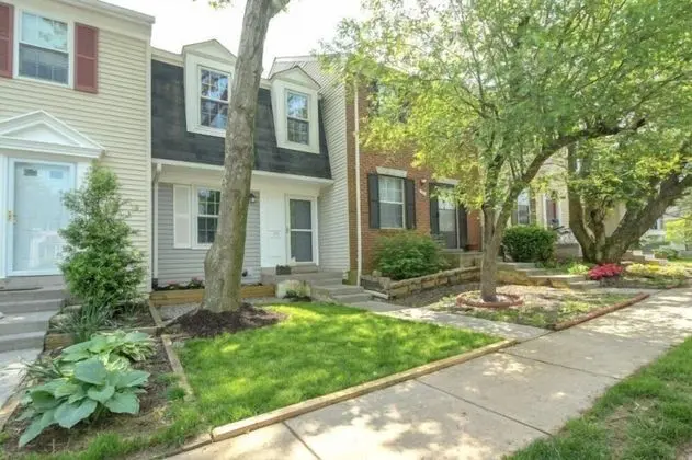New! 3-story Townhome - Private & Sanitized, Self Checkin. Quiet and Safe Neighborhood. Discounted During Pandemic. Pet Friendly! Super-host Support