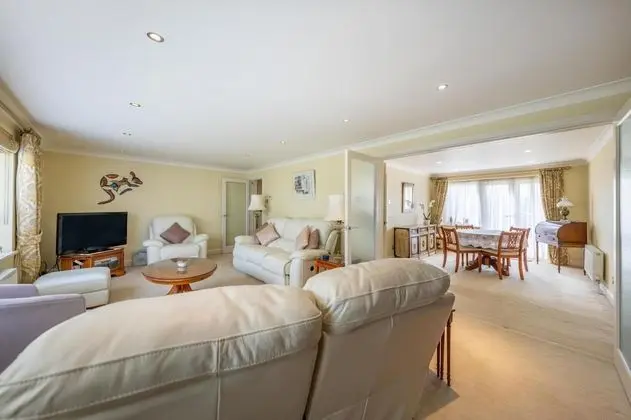 NEW 3BD Flat in the Heart of Bushey