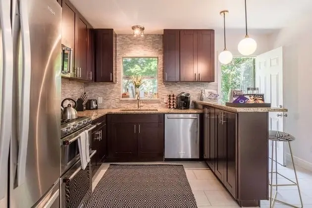 New 4BR East Side Home by Domio - Mutfak