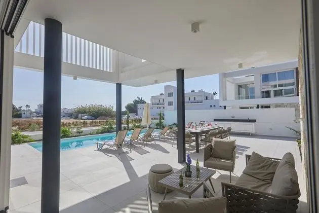 New 5 Bedroom Villa With Pool in the Center of Ayia Napa Kube Villa 4 - Havuz