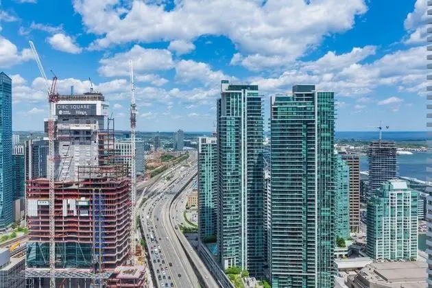 New!! Air Canada Condo Near CN Tower