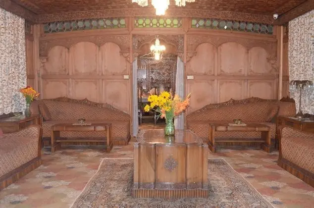 New Alexandra Houseboats