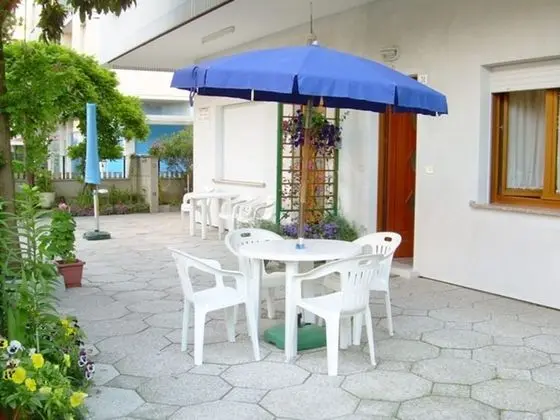 New Apartment Within a Renovated Detatched House Ground Floor With Outdoor Patio