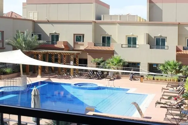 New Arabian Holiday Homes- IMPERIAL JVT - Havuz