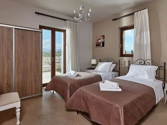 New Beautiful Complex With Villa's and App, Big Pool, Stunning Views, SW Crete - Oda