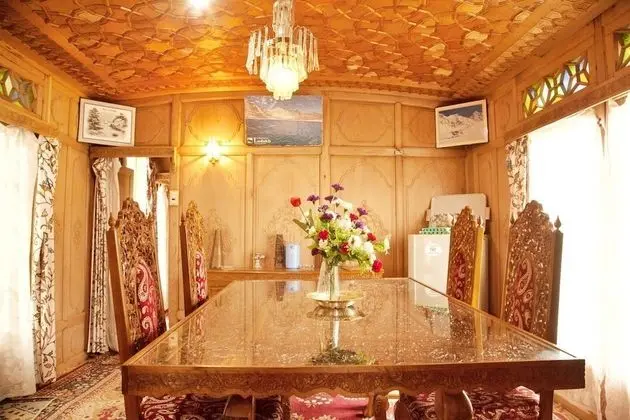 New Bul Bul Group Of Houseboats - Yerinde Yemek
