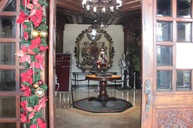 New Camelot Hotel - Lobi