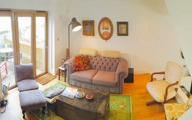 NEW Charming 1BD House With Patio in London