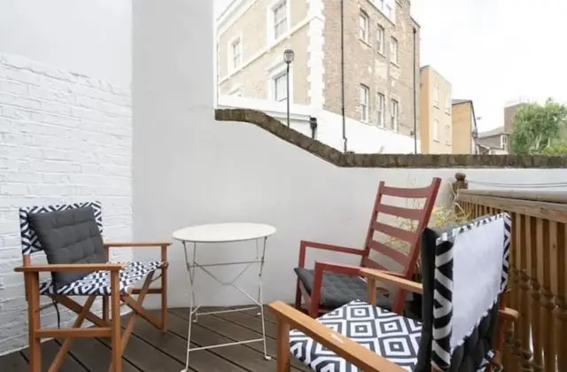 NEW Charming 1BD House With Patio in London